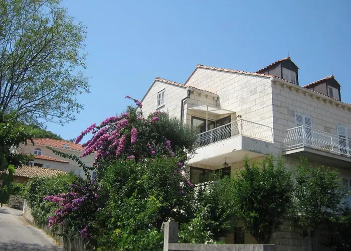 Apartments And Rooms Artemida