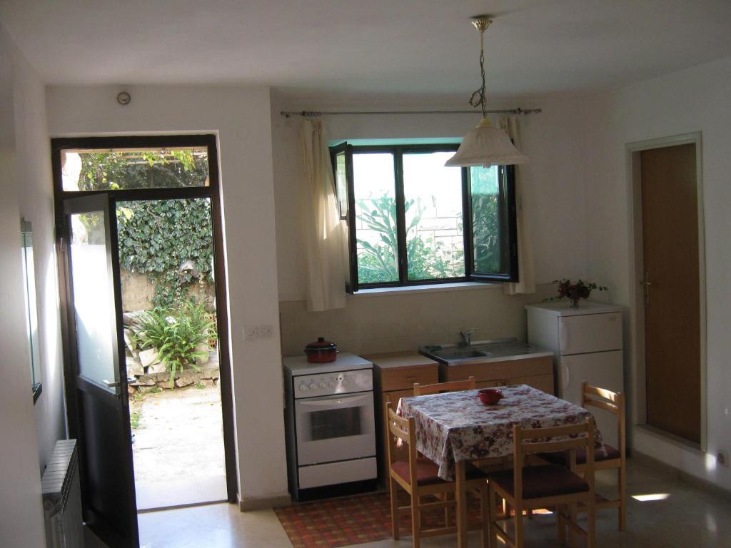 And Artemida Appartement
