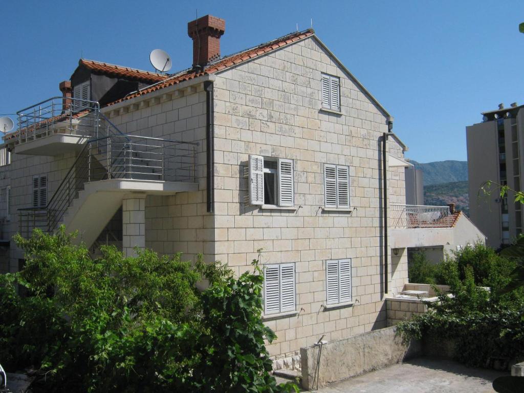 And Artemida Appartement